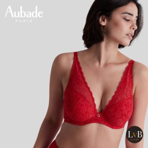 Rode plunge BH met voorgevormde cups uit de Rosessence-collectie van Aubade.