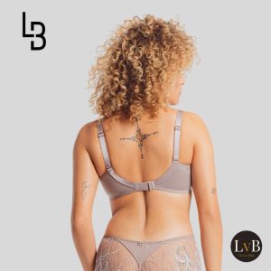 Achterzijde van de Louisa Bracq Julia full cup bh 477-01 in taupe