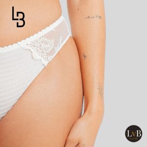 Detail van het luxe borduurwerk van de Louisa Bracq Elise rio slip