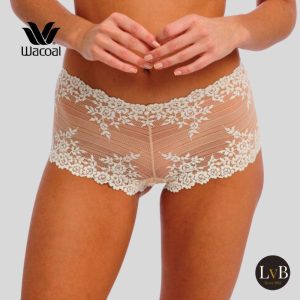 Detail bloemenkant Wacoal Embrace Lace boy short naturally nude