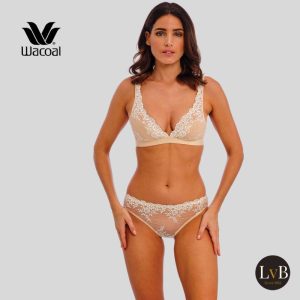 Wacoal Embrace Lace bralette zonder beugel naturally nude ivory voorzijde gedragen