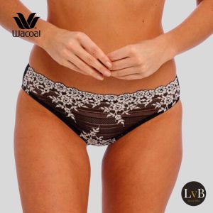 Detail bloemenkant Wacoal Embrace Lace slip zwart