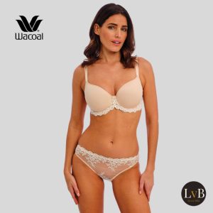 Wacoal Embrace Lace voorgevormde bh naturally nude gedragen