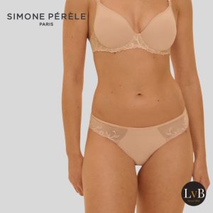 Model draagt Simone Pérèle katoenen bikini slip nude peau rosee