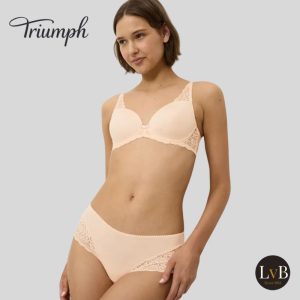 Model draagt Triumph Amourette Spotlight hipster Orange Highlight gecombineerd met bijpassende bh