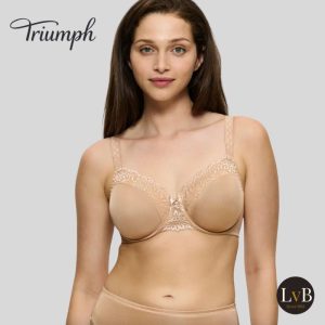 Model draagt Triumph Ladyform Soft WX bh smooth skin