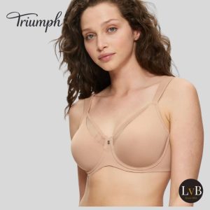Model draagt Triumph True Shape Sensation W01 minimizer bh smooth skin