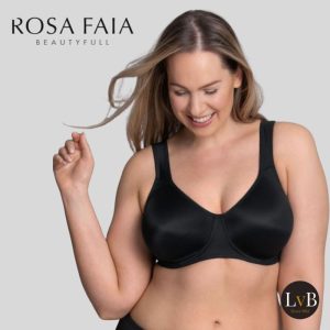 Model draagt Rosa Faia Twin beugel bh 5490 zwart comfortabele naadloze bh