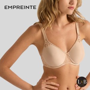 Model draagt Empreinte Melody voorgevormde full cup bh in Caramel artikel 0094