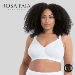 Model draagt Rosa Faia Twin Soft bh zonder beugel 5493 wit met gladde cups