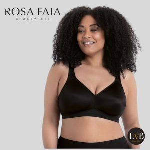 Model draagt Rosa Faia Twin Soft bh zonder beugel 5493 zwart met gladde cups