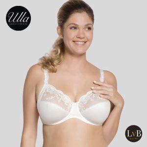 vrouw draagt Ulla Ella bh 3623 ecru ivoor champagne beugel bh