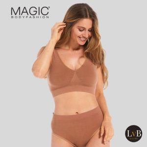 Model draagt MAGIC Comfort Bra Bamboo mocha