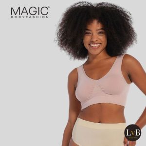 Model draagt MAGIC Comfort Bra Bamboo in rose