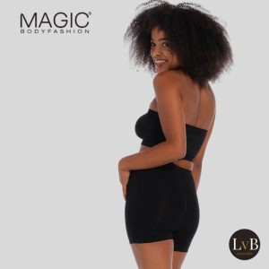 MAGIC Bodyfashion Comfort Short zwart gedragen door model