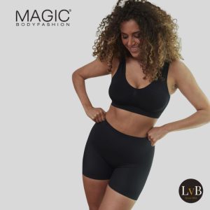 MAGIC Bodyfashion Comfort Short zwart zijaanzicht met naadloze afwerking