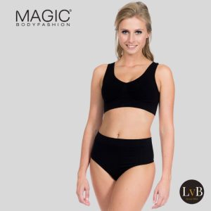 Model draagt MAGIC Bodyfashion Comfort Thong zwart