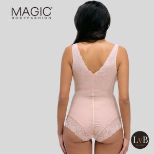 Model draagt de MAGIC Bodyfashion Super Control Body Blossom achteraanzicht