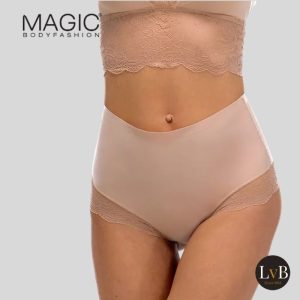 Model draagt de MAGIC Dream Hi-Thong Lace in de kleur Cappuccino