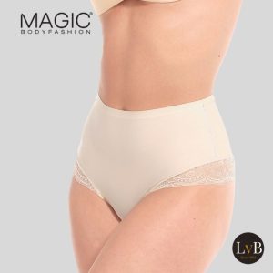 Model draagt de MAGIC Dream Hi-Thong Lace in de kleur Latte