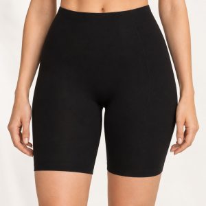 Chantelle Soft Stretch High Waist Mid-Thigh Short C26450 zwart gedragen op model